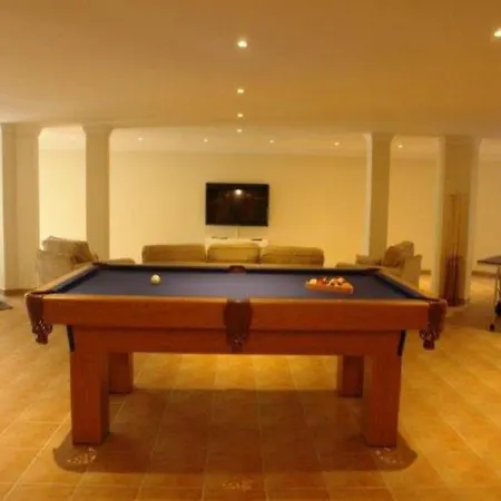 Elegant 6 Bedroom Arden Games With Snooker Table And Table Tennis Quinta Do Villa