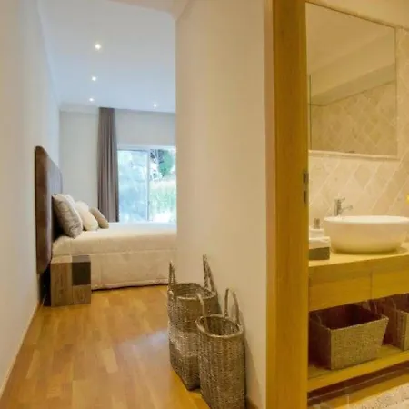 Elegant 6 Bedroom Arden Games With Snooker Table And Table Tennis Quinta Do
