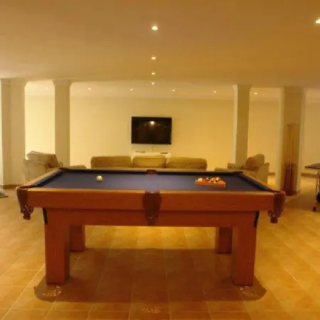 Elegant 6 Bedroom Arden Games With Snooker Table And Table Tennis Quinta Do