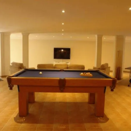 Willa Elegant 6 Bedroom Arden Games With Snooker Table And Table Tennis Quinta Do Almancil
